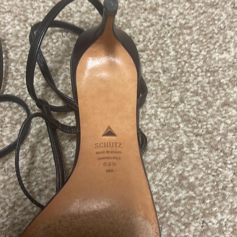 Schutz black sandal in size 8.5B - Picture 5 of 5